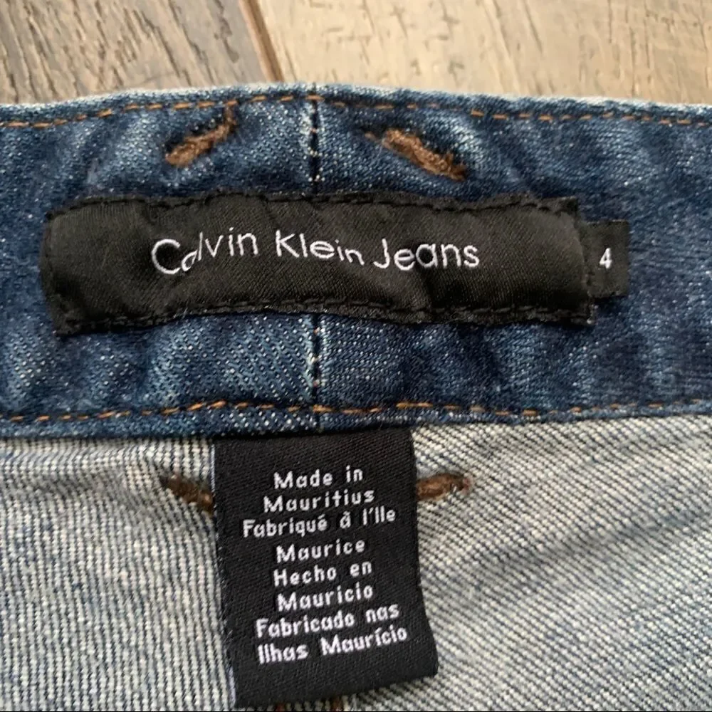 Calvin Klein Mid Rise Cropped Jeans Buttons Size 4 - Picture 3 of 10
